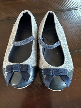 Girls Gray and Navy Bow Mary Jane Flats